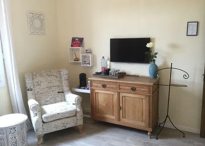 Les Secrets Du Mistral לינה וארוחת בוקר 3*