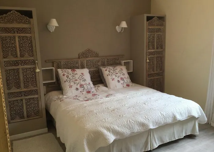 Les Secrets Du Mistral לינה וארוחת בוקר 3*