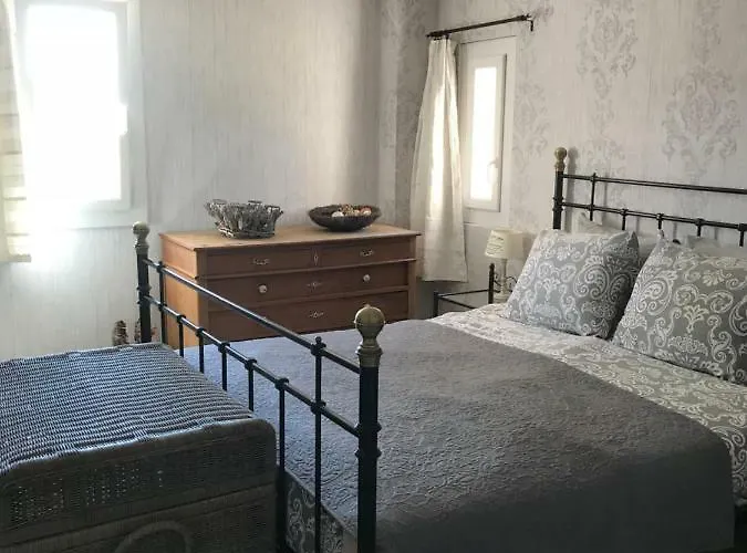 לינה וארוחת בוקר Les Secrets Du Mistral