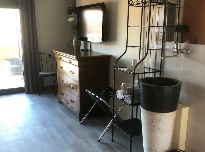 לינה וארוחת בוקר Les Secrets Du Mistral