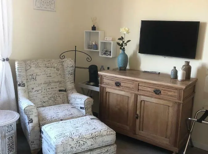 לינה וארוחת בוקר Les Secrets Du Mistral