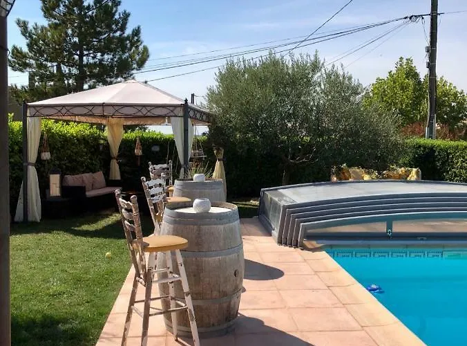 לינה וארוחת בוקר Les Secrets Du Mistral