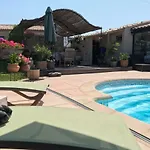 Le Temps Des Cigales 1 Bed & Breakfast 3*