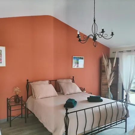 Le Temps Des Cigales 1 Bed & Breakfast 3*