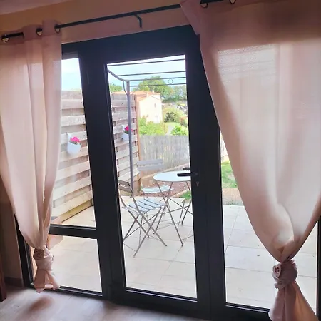 Le Temps Des Cigales 1 Bed & Breakfast 3*